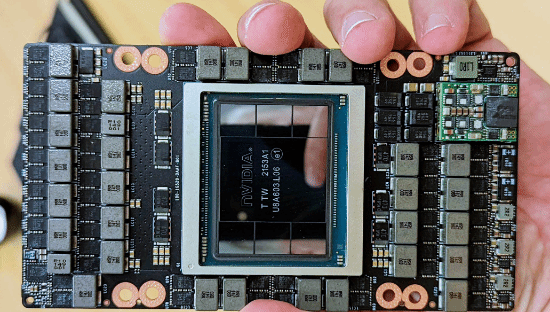 在中国一件都卖不出！英伟达无奈停产面向中国的H200芯片