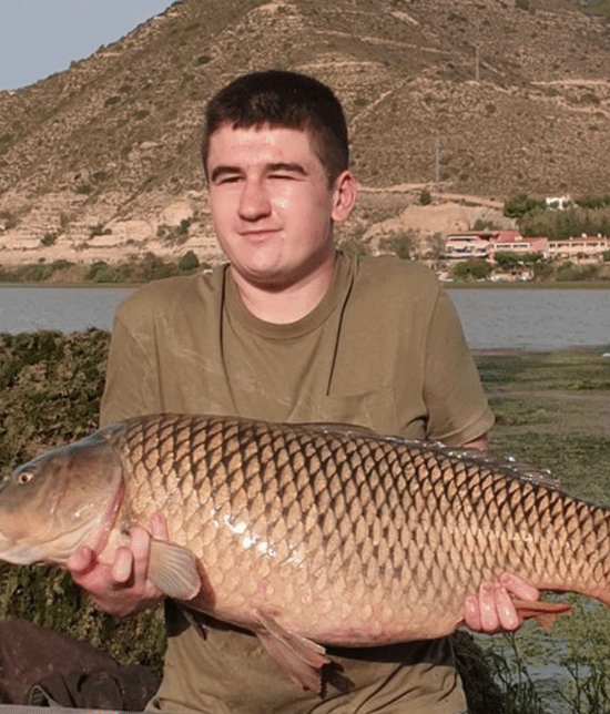 离谱!17岁黑客只用电视棒黑入《GTA6》入狱还能玩手机