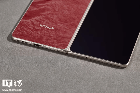 大折叠屏居然比iPhone直板机还轻?荣耀Magic V6实拍