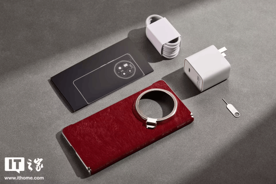 大折叠屏居然比iPhone直板机还轻?荣耀Magic V6实拍