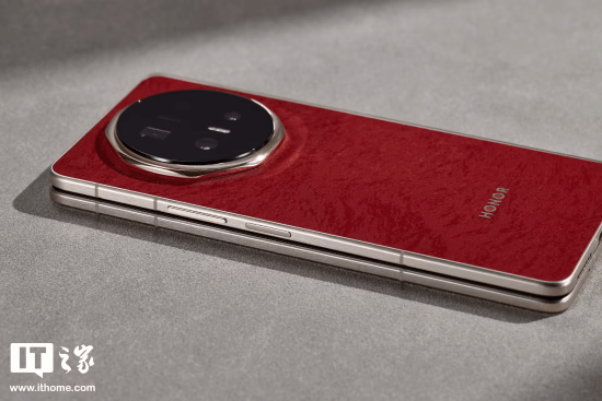 大折叠屏居然比iPhone直板机还轻?荣耀Magic V6实拍