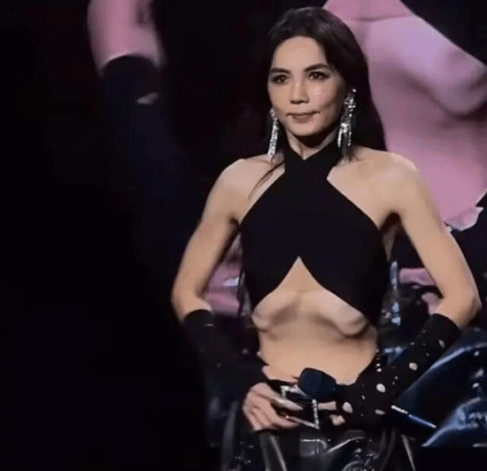 辣妈模仿Ella真空腹肚子练出洞 果然不要轻易模仿