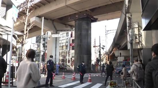 日本地下“冲出”18米水管 巨响后直冲高架桥